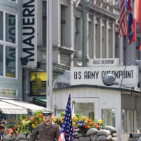 Bild Checkpoint Charlie © visitBerlin, Foto: Wolfgang Scholvien