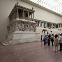 Bild Pergamonaltar im Pergamonmuseum © visitBerlin, Foto: Günter Steffen